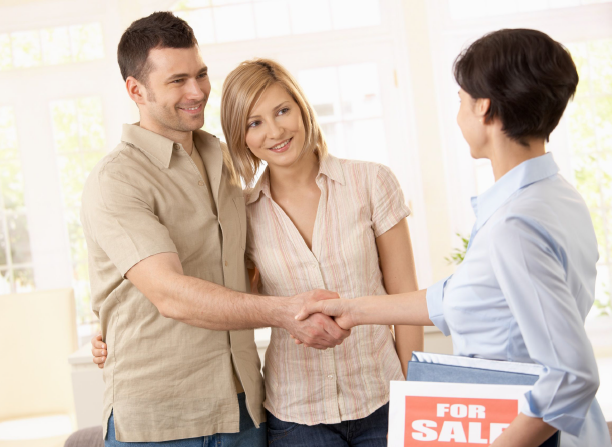 couples shaking hands with realtor